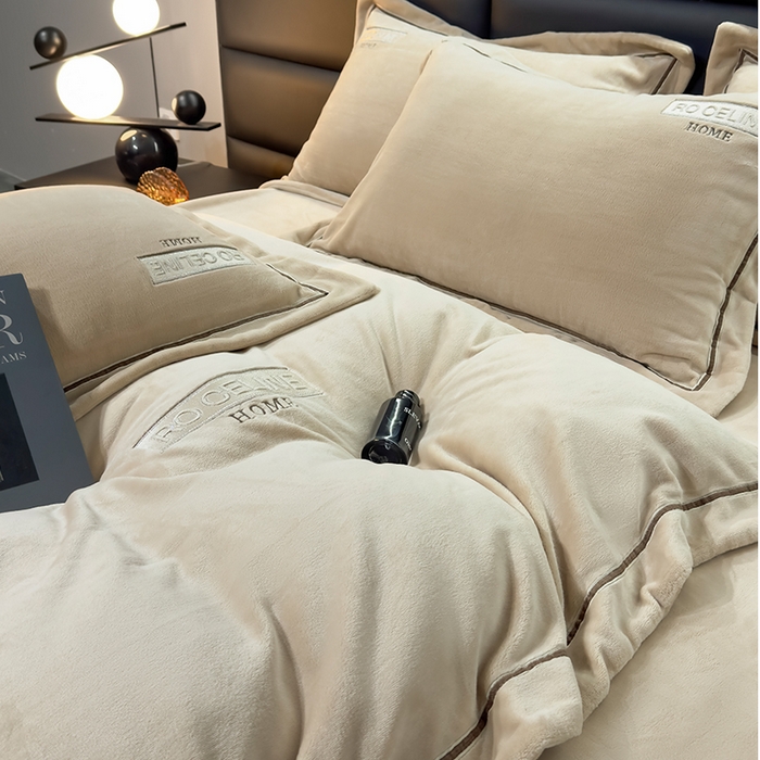 91家纺网 家纺一手货源 找家纺 2024新款轻奢小香风刺绣全消光A类高克重牛奶绒四件套-赛琳 卡其