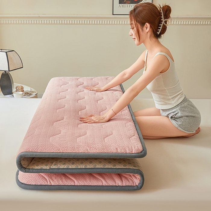 91家纺网 家纺一手货源 找家纺 丽诺床垫 2024新款雕花绒宽边床垫 雕花绒宽边床垫-粉色