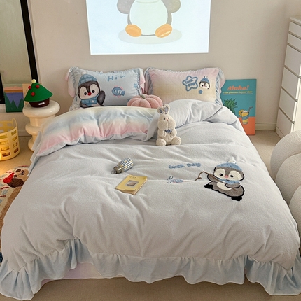 91家纺网 家纺一手货源 找家纺 柚子 2024新款仿羊绒萝莉风花边款四件套 萝莉企鹅