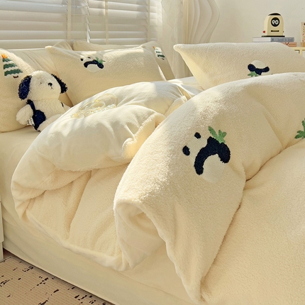 91家纺网 家纺一手货源 找家纺 静家居-简约原创家纺 2024新款加厚牛奶绒韩版绵羊绒毛巾绣四件套 快乐树-奶蓝