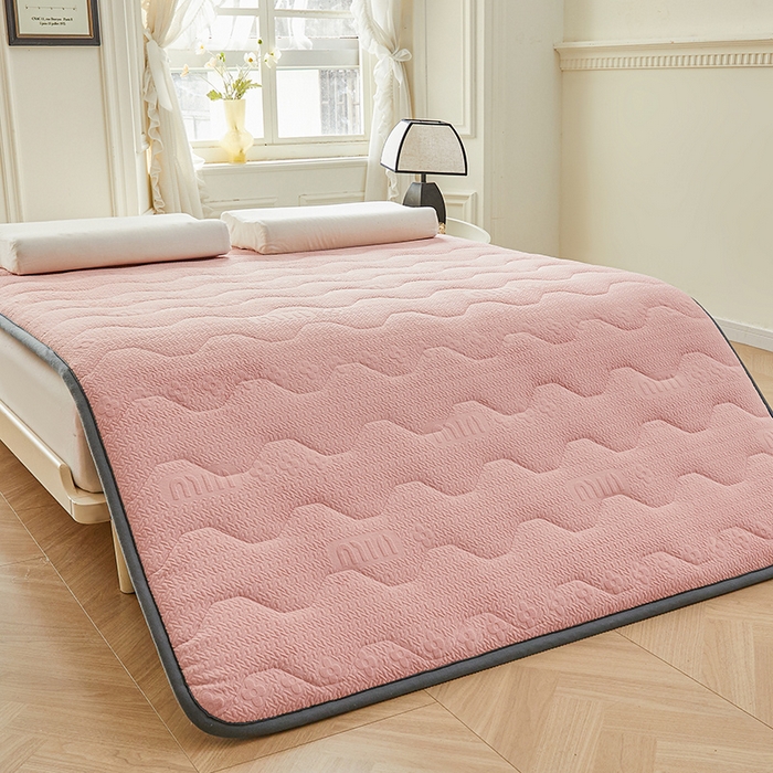 91家纺网 家纺一手货源 找家纺 丽诺床垫 2024新款雕花绒宽边床垫 雕花绒宽边床垫-粉色