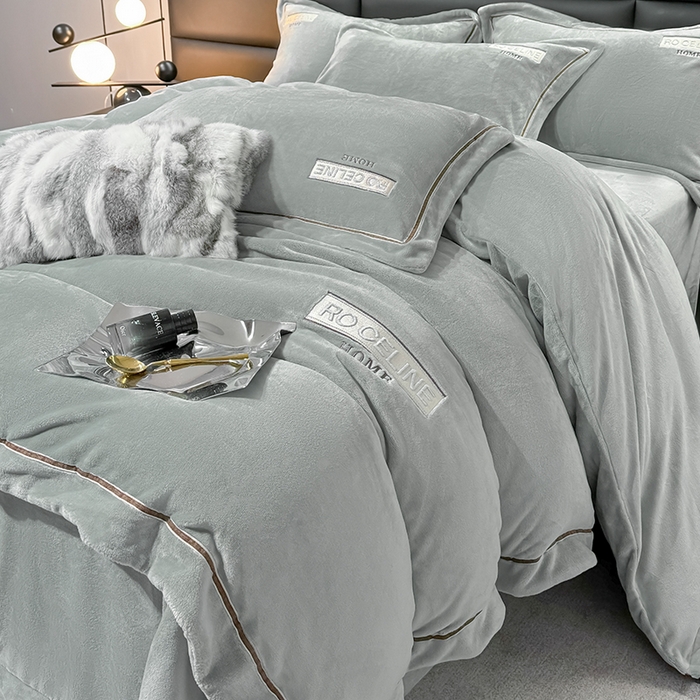 91家纺网 家纺一手货源 找家纺 2024新款轻奢小香风刺绣全消光A类高克重牛奶绒四件套-赛琳 深灰