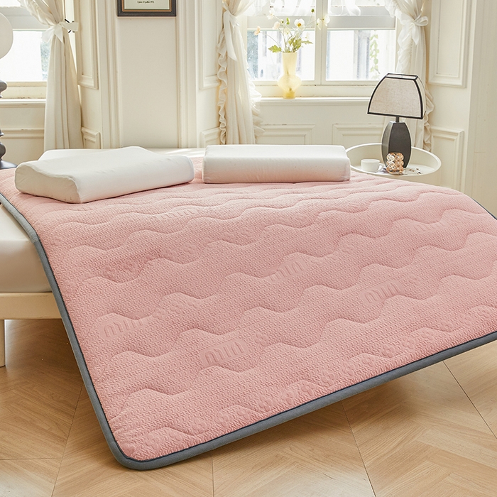 91家纺网 家纺一手货源 找家纺 丽诺床垫 2024新款雕花绒宽边床垫 雕花绒宽边床垫-粉色