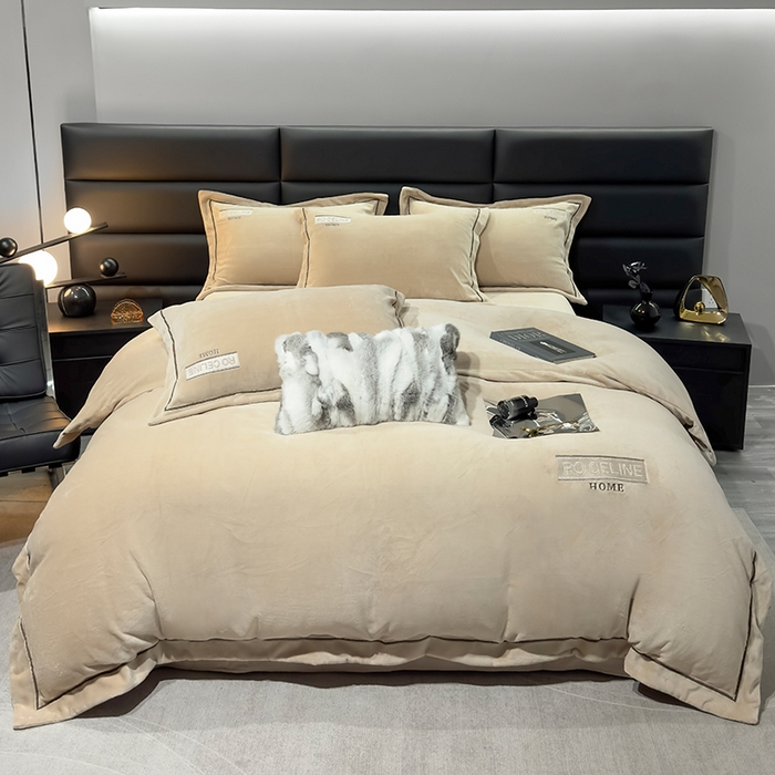 91家纺网 家纺一手货源 找家纺 2024新款轻奢小香风刺绣全消光A类高克重牛奶绒四件套-赛琳 卡其