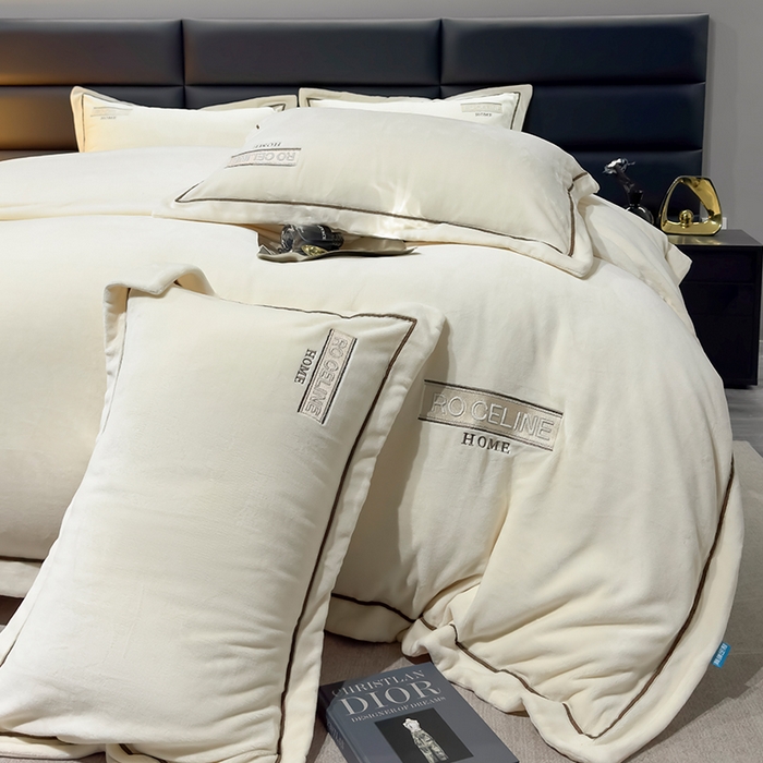 91家纺网 家纺一手货源 找家纺 2024新款轻奢小香风刺绣全消光A类高克重牛奶绒四件套-赛琳 奶白