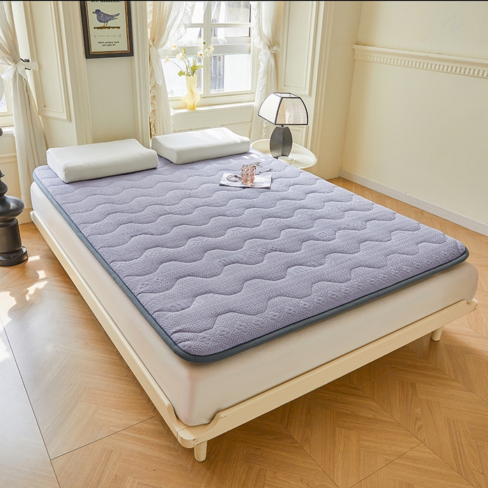 91家纺网 家纺一手货源 找家纺 丽诺床垫 2024新款雕花绒宽边床垫 雕花绒宽边床垫-灰紫色