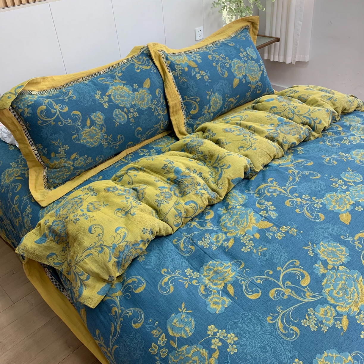 91家纺网 家纺一手货源 找家纺 鲁爱 2025新款全棉色织双层纱新款镂空四件套 陌上花开-深蓝