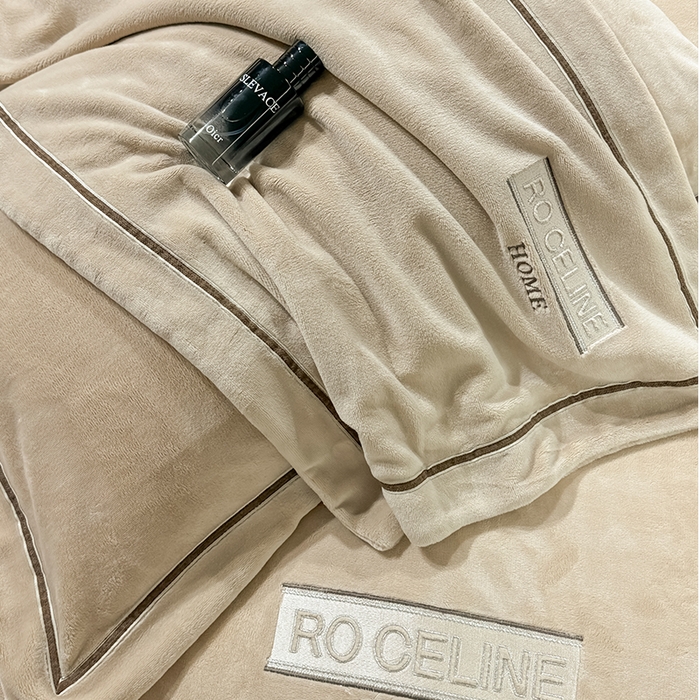 91家纺网 家纺一手货源 找家纺 2024新款轻奢小香风刺绣全消光A类高克重牛奶绒四件套-赛琳 卡其