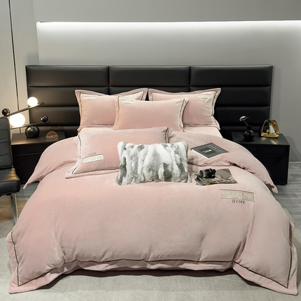 91家纺网 家纺一手货源 找家纺 （总）2024新款轻奢小香风刺绣全消光A类高克重牛奶绒四件套-赛琳