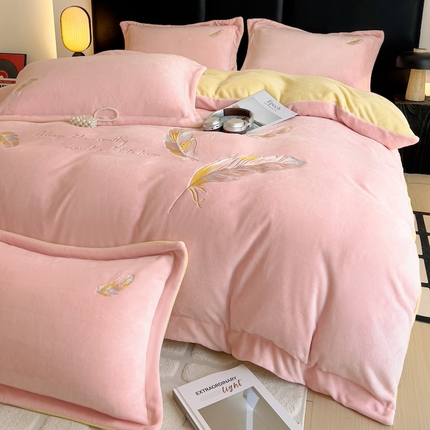 91家纺网 家纺一手货源 找家纺 灰鲸 2025新款A类母婴级牛奶绒刺绣套件-邂逅系列 邂逅-樱花粉+奶油黄