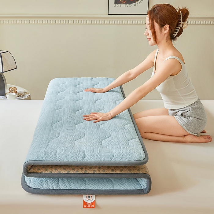 91家纺网 家纺一手货源 找家纺 丽诺床垫 2024新款雕花绒宽边床垫 雕花绒宽边床垫-蓝色