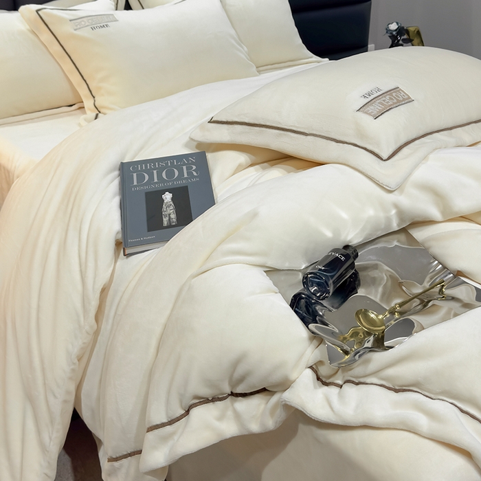 91家纺网 家纺一手货源 找家纺 （总）2024新款轻奢小香风刺绣全消光A类高克重牛奶绒四件套-赛琳