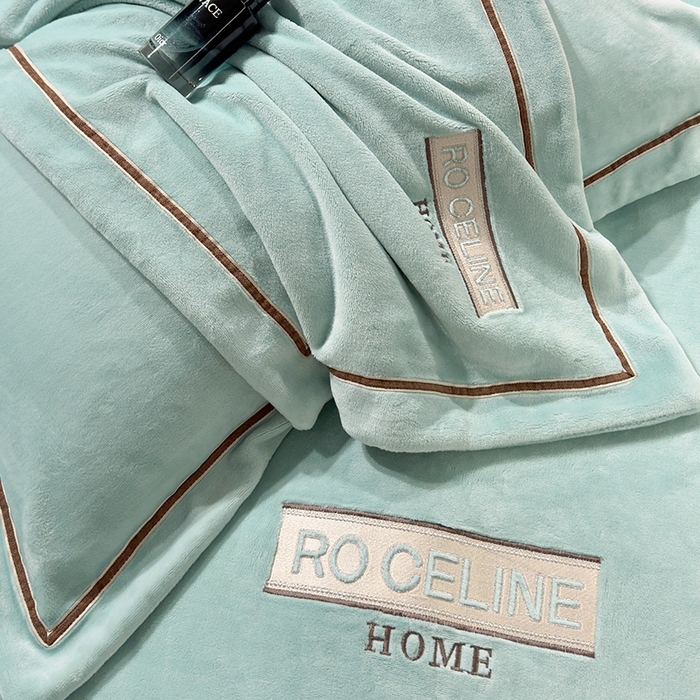 91家纺网 家纺一手货源 找家纺 2024新款轻奢小香风刺绣全消光A类高克重牛奶绒四件套-赛琳 水绿