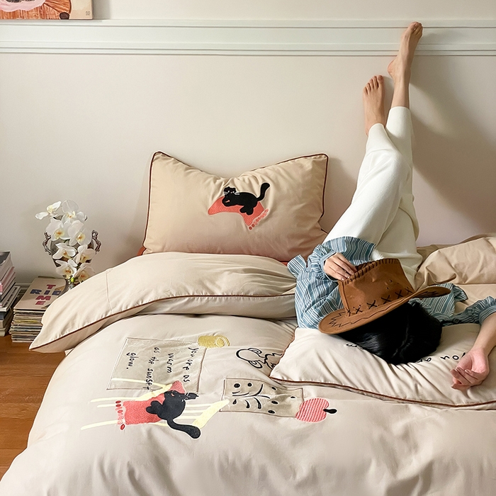 91家纺网 家纺一手货源 找家纺 圆岛家纺 2024秋冬全棉磨毛刺绣贴布绣卡通四件套 椅子猫咪