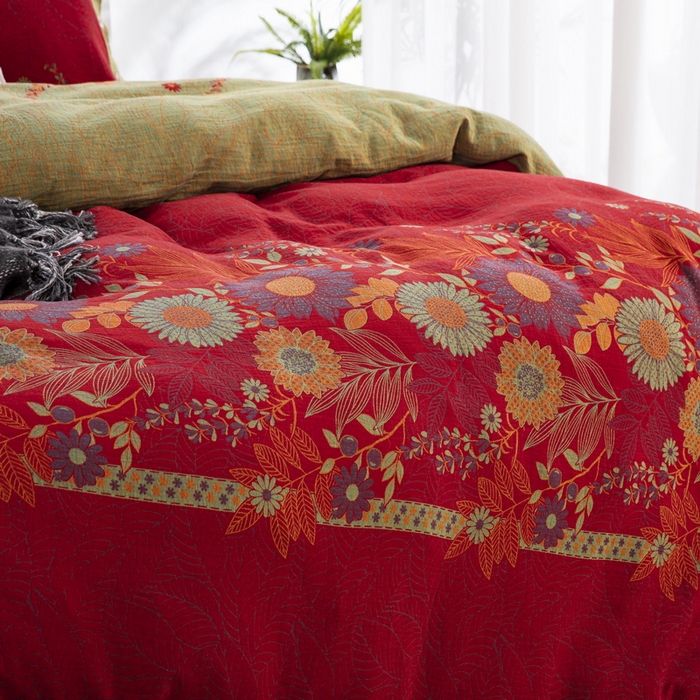 91家纺网 家纺一手货源 找家纺 鲁爱 2025新款全棉色织双层纱纽扣款四件套 花开半夏-红