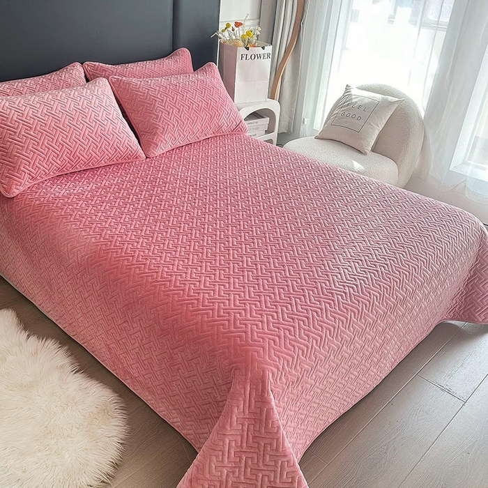 91家纺网 家纺一手货源 找家纺 恋绒家纺 2025新款高克重240克宝宝绒床盖一面绒一面棉床罩 玛瑙粉