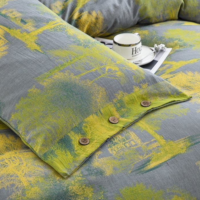 91家纺网 家纺一手货源 找家纺 鲁爱 2025新款全棉色织双层纱纽扣款四件套 漫步森林-灰