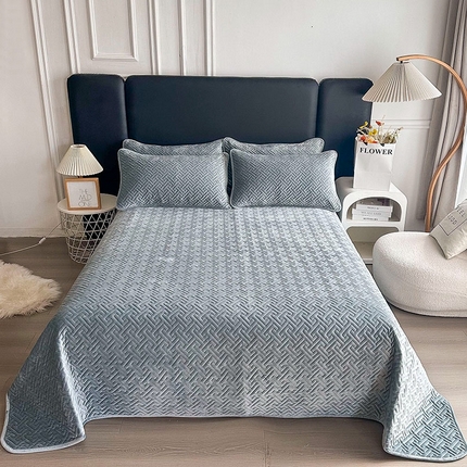 91家纺网 家纺一手货源 找家纺 恋绒家纺 2025新款高克重240克宝宝绒床盖一面绒一面棉床罩 浅灰色