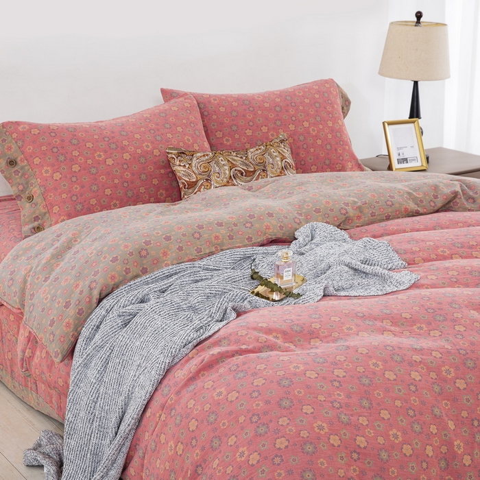 91家纺网 家纺一手货源 找家纺 鲁爱 2024新款全棉色织双层纱纽扣款四件套 花香四溢-粉