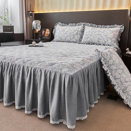 91家纺网 家纺一手货源 找家纺 （总）雪夫人 2024新款A类雕花绒牛奶绒夹棉单床裙