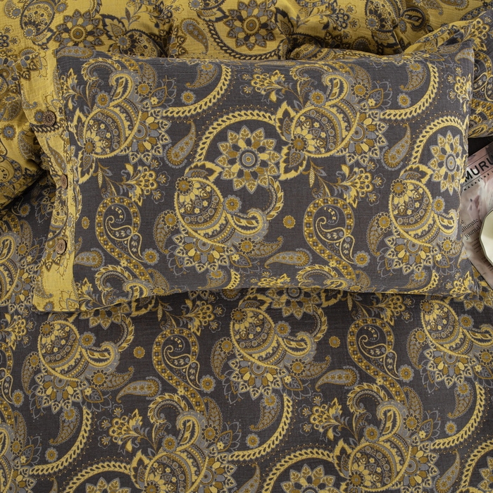 91家纺网 家纺一手货源 找家纺 鲁爱 2025新款全棉色织双层纱纽扣款四件套 莲年有鱼-黑金