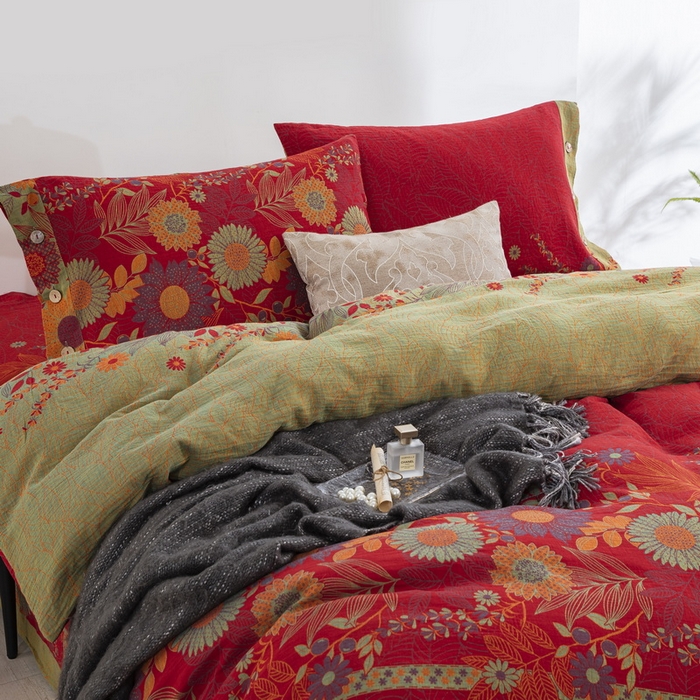 91家纺网 家纺一手货源 找家纺 鲁爱 2025新款全棉色织双层纱纽扣款四件套 花开半夏-红