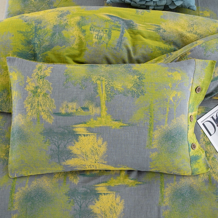 91家纺网 家纺一手货源 找家纺 鲁爱 2025新款全棉色织双层纱纽扣款四件套 漫步森林-灰