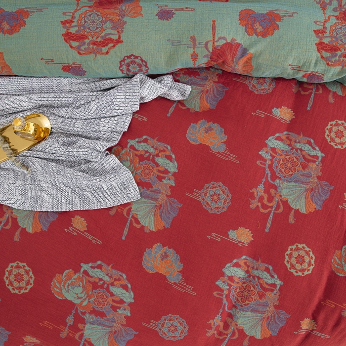 91家纺网 家纺一手货源 找家纺 鲁爱 2025新款全棉色织双层纱纽扣款四件套 荷塘月色