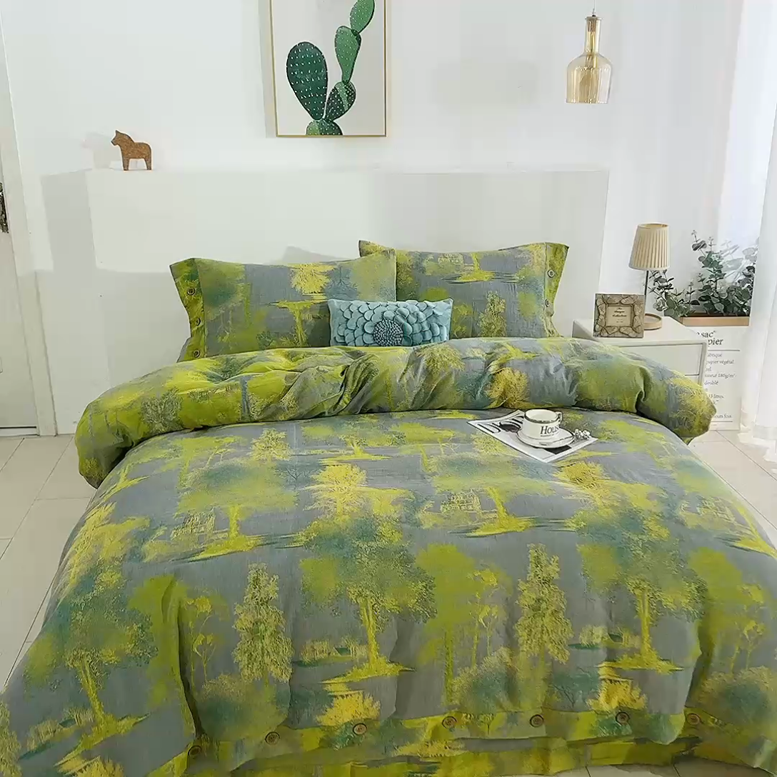 91家纺网 家纺一手货源 找家纺 鲁爱 2025新款全棉色织双层纱纽扣款四件套 漫步森林-灰