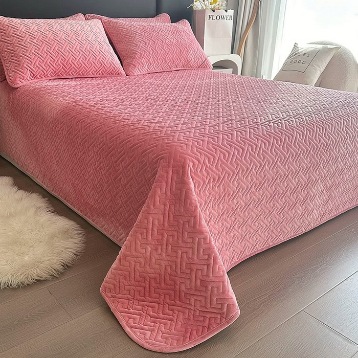 91家纺网 家纺一手货源 找家纺 恋绒家纺 2025新款高克重240克宝宝绒床盖一面绒一面棉床罩 玛瑙粉