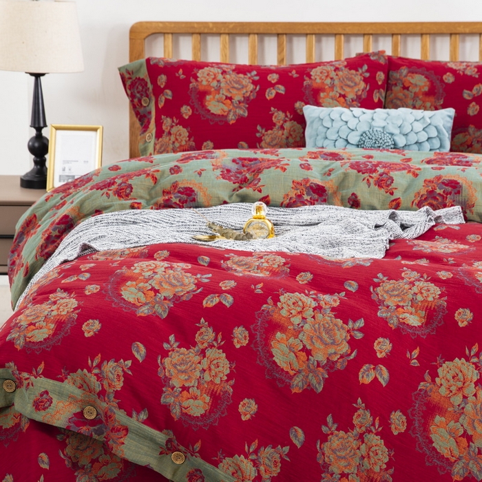 91家纺网 家纺一手货源 找家纺 鲁爱 2025新款全棉色织双层纱纽扣款四件套 潘之花园-红