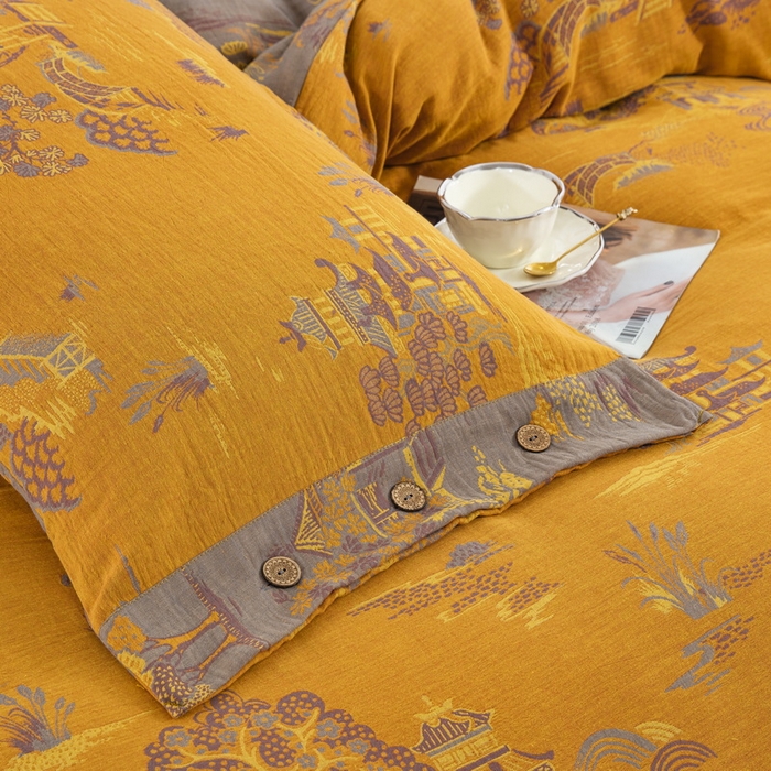 91家纺网 家纺一手货源 找家纺 鲁爱 2025新款全棉色织双层纱纽扣款四件套 逸彩之林-黄