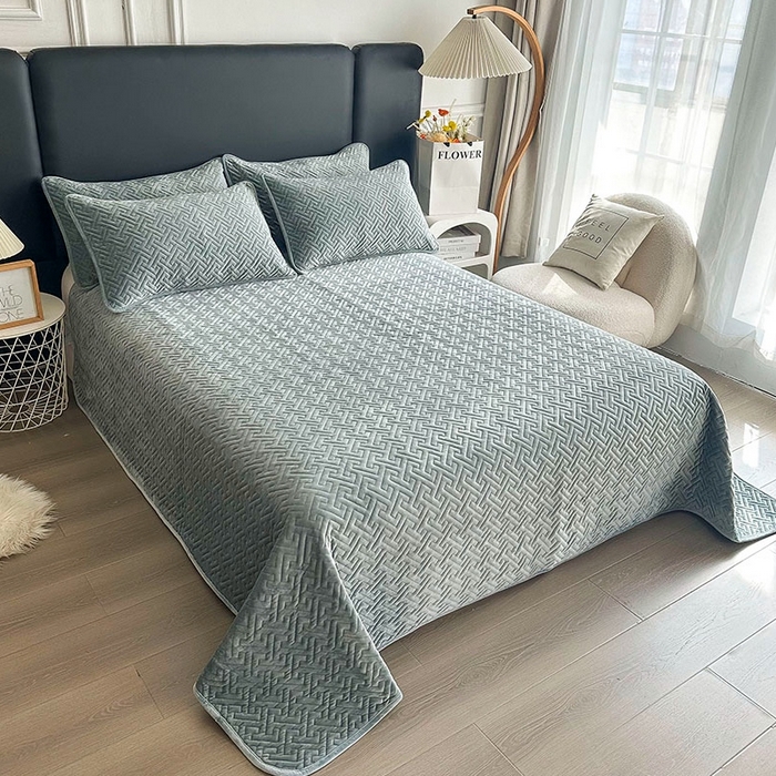 91家纺网 家纺一手货源 找家纺 恋绒家纺 2025新款高克重240克宝宝绒床盖一面绒一面棉床罩 浅灰色