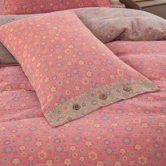 91家纺网 家纺一手货源 找家纺 鲁爱 2024新款全棉色织双层纱纽扣款四件套 花香四溢-粉