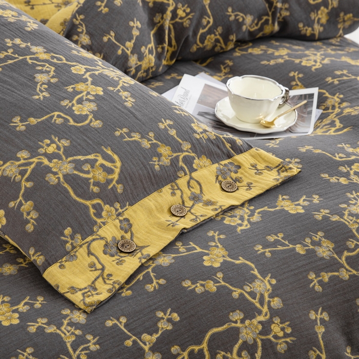 91家纺网 家纺一手货源 找家纺 鲁爱 2025新款全棉色织双层纱纽扣款四件套 梅醉春秋-黑金