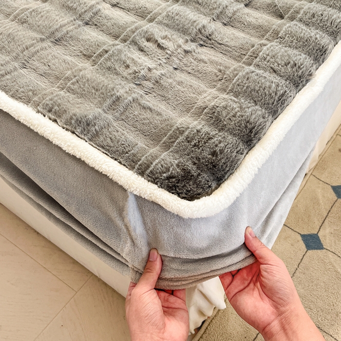 91家纺网 家纺一手货源 找家纺 琪格格纺织 2024新款加厚320克兔毛绒全包床笠 兔毛绒床笠-极光灰
