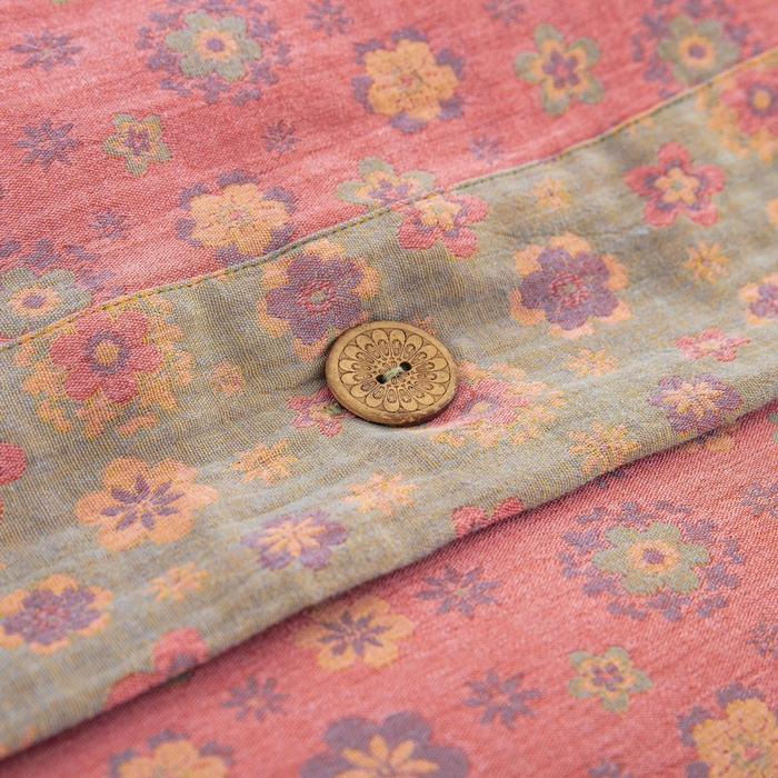 91家纺网 家纺一手货源 找家纺 鲁爱 2024新款全棉色织双层纱纽扣款四件套 花香四溢-粉