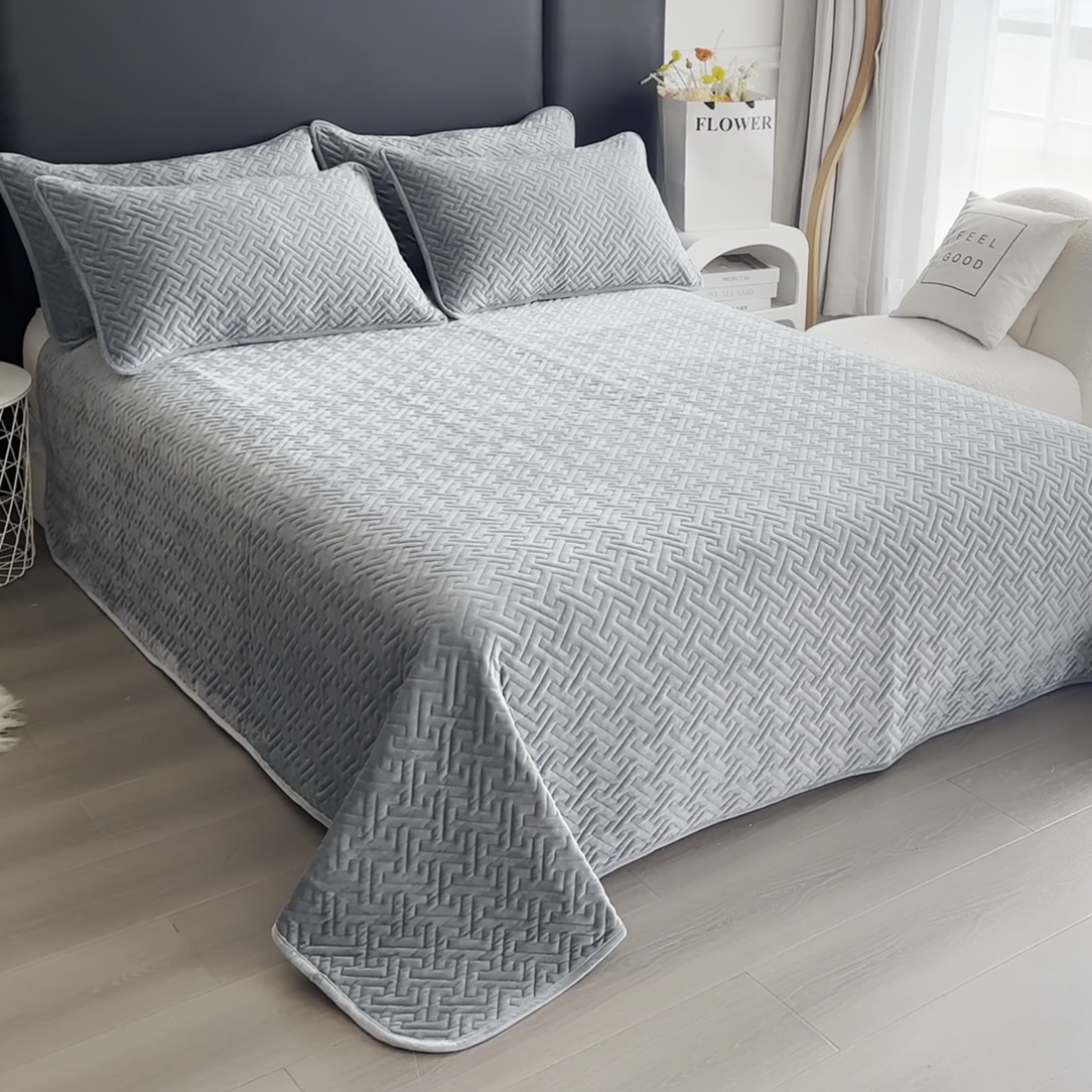 91家纺网 家纺一手货源 找家纺 恋绒家纺 2025新款高克重240克宝宝绒床盖一面绒一面棉床罩 浅灰色