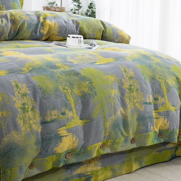 91家纺网 家纺一手货源 找家纺 鲁爱 2025新款全棉色织双层纱纽扣款四件套 漫步森林-灰