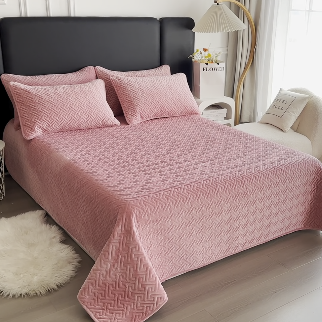 91家纺网 家纺一手货源 找家纺 恋绒家纺 2025新款高克重240克宝宝绒床盖一面绒一面棉床罩 玛瑙粉