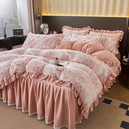 91家纺网 家纺一手货源 找家纺 （总）雪夫人 2024新款A类雕花绒牛奶绒床裙款四件套