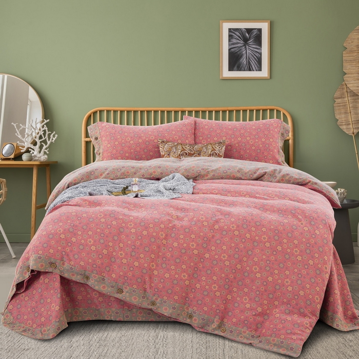 91家纺网 家纺一手货源 找家纺 鲁爱 2024新款全棉色织双层纱纽扣款四件套 花香四溢-粉