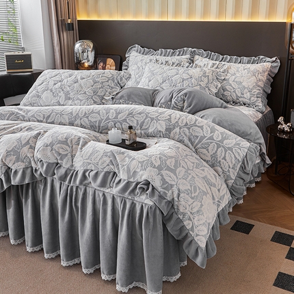 91家纺网 家纺一手货源 找家纺 （总）雪夫人 2024新款A类雕花绒牛奶绒床裙款四件套