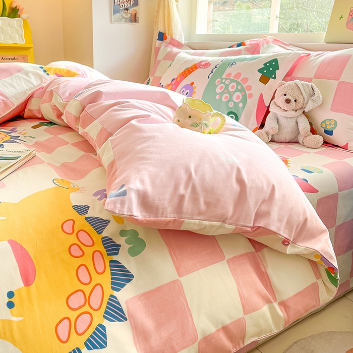 91家纺网 家纺一手货源 找家纺 绵庭家纺 2024新款全棉印花四件套 恐龙迎新会 红