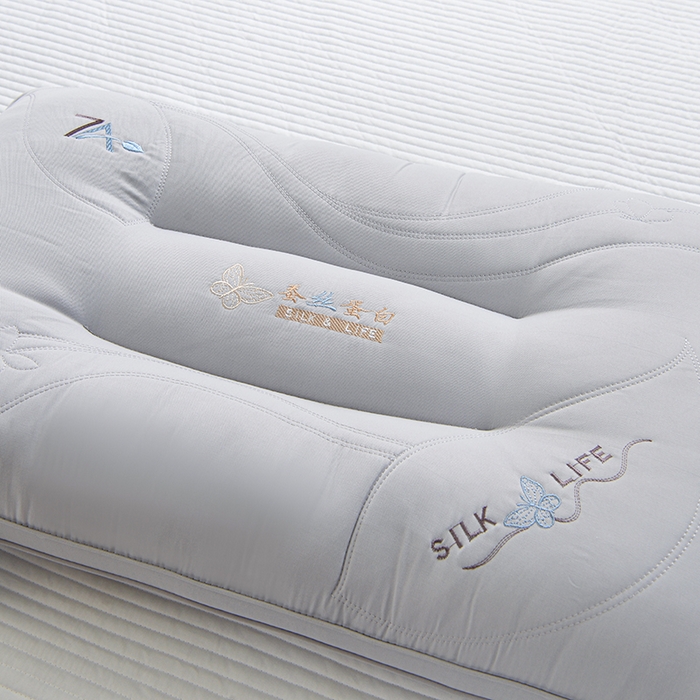 91家纺网 家纺一手货源 找家纺 佳尚枕芯 2024新款蚕丝乳胶护颈枕枕头枕芯 蚕丝乳胶枕灰色