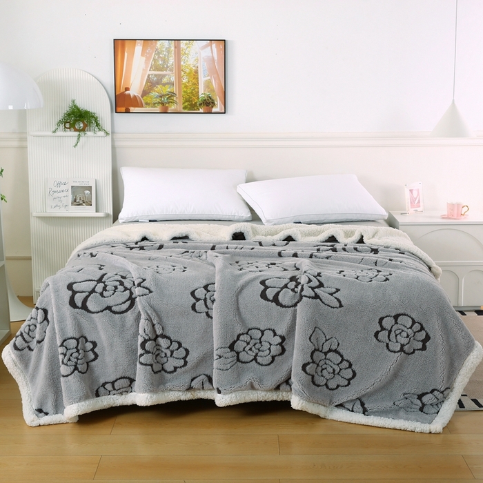 91家纺网 家纺一手货源 找家纺 巴木赫 2024新款提花朵朵绒双层羊羔绒毯 浅灰