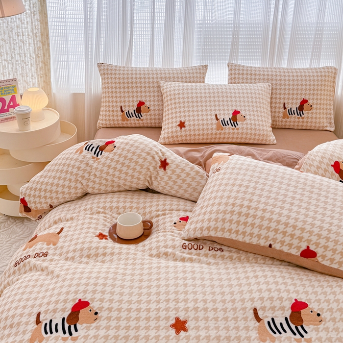 91家纺网 家纺一手货源 找家纺 仟网汇 2024直播爆款跑量牛奶绒四件套 腊肠狗