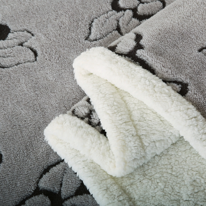 91家纺网 家纺一手货源 找家纺 巴木赫 2024新款提花朵朵绒双层羊羔绒毯 浅灰