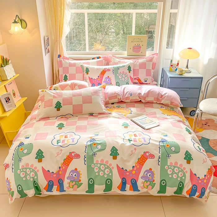 91家纺网 家纺一手货源 找家纺 绵庭家纺 2024新款全棉印花四件套 恐龙迎新会 红