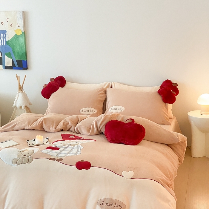 91家纺网 家纺一手货源 找家纺 朗莎家纺 2024新款230g高克重贴布绣牛奶绒四件套 幸运公主